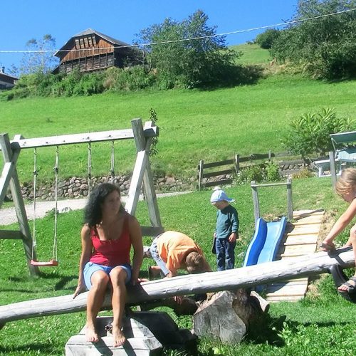 der spielplatz in unserem kleinen kinderparadies